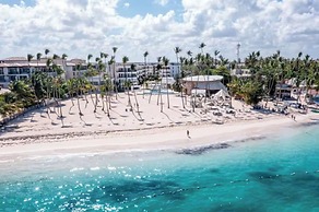 TROPICAL RETREAT at PLAYA LOS CORALES