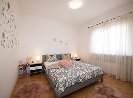 Apartments Mirjana IKA