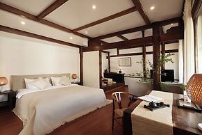 Yulong Sadhu Inn