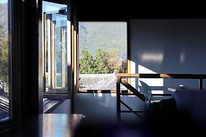 Yulong Sadhu Inn