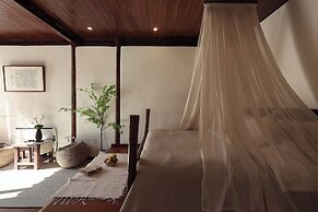 Yulong Sadhu Inn