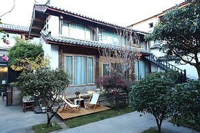 Yulong Sadhu Inn