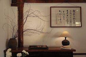Yulong Sadhu Inn