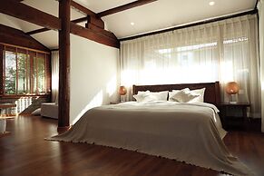 Yulong Sadhu Inn