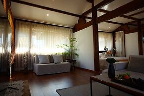 Yulong Sadhu Inn