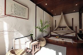 Yulong Sadhu Inn