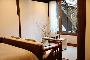 Yulong Sadhu Inn