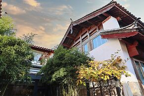 Yulong Sadhu Inn