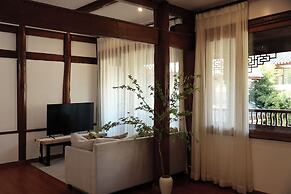 Yulong Sadhu Inn