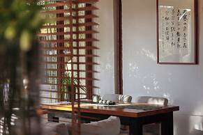 Yulong Sadhu Inn