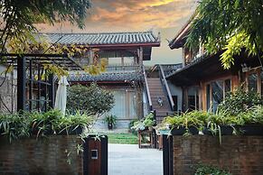 Yulong Sadhu Inn