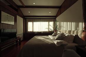 Yulong Sadhu Inn