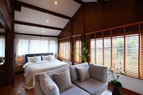 Yulong Sadhu Inn