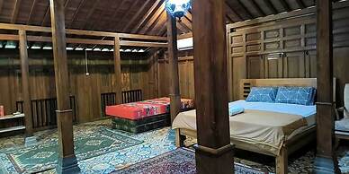 Ndalem Pengkok Homestay