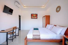 Crystal Flow Guest House & Apartment Canggu