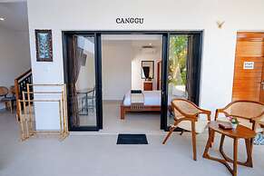 Crystal Flow Guest House & Apartment Canggu