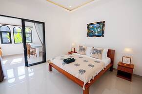 Crystal Flow Guest House & Apartment Canggu