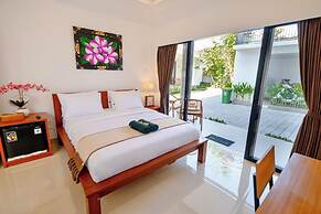Crystal Flow Guest House & Apartment Canggu