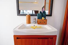Crystal Flow Guest House & Apartment Canggu
