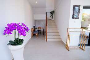 Crystal Flow Guest House & Apartment Canggu