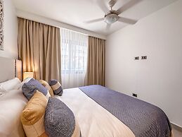 Luxury 3 Bedroom Apartment at the Beach