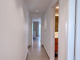 Luxury 3 Bedroom Apartment at the Beach
