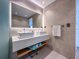 Luxury 3 Bedroom Apartment at the Beach