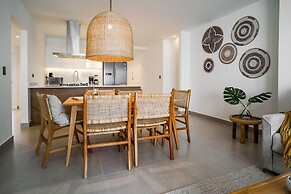Luxury 3 Bedroom Apartment at the Beach