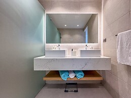 Luxury 3 Bedroom Apartment at the Beach