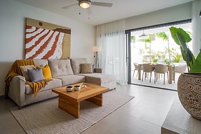 Luxury 3 Bedroom Apartment at the Beach