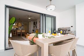 Luxury 3 Bedroom Apartment at the Beach