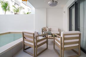 Luxury 3 Bedroom Apartment at the Beach