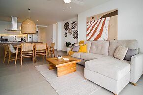 Luxury 3 Bedroom Apartment at the Beach