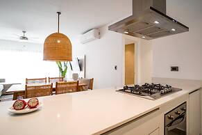 Luxury 3 Bedroom Apartment at the Beach