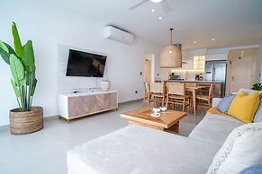 Luxury 3 Bedroom Apartment at the Beach