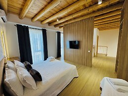 saada boutique studios