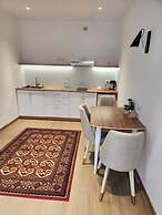 saada boutique studios