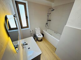 saada boutique studios