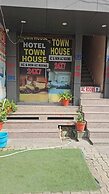 Town house cafe and hotel