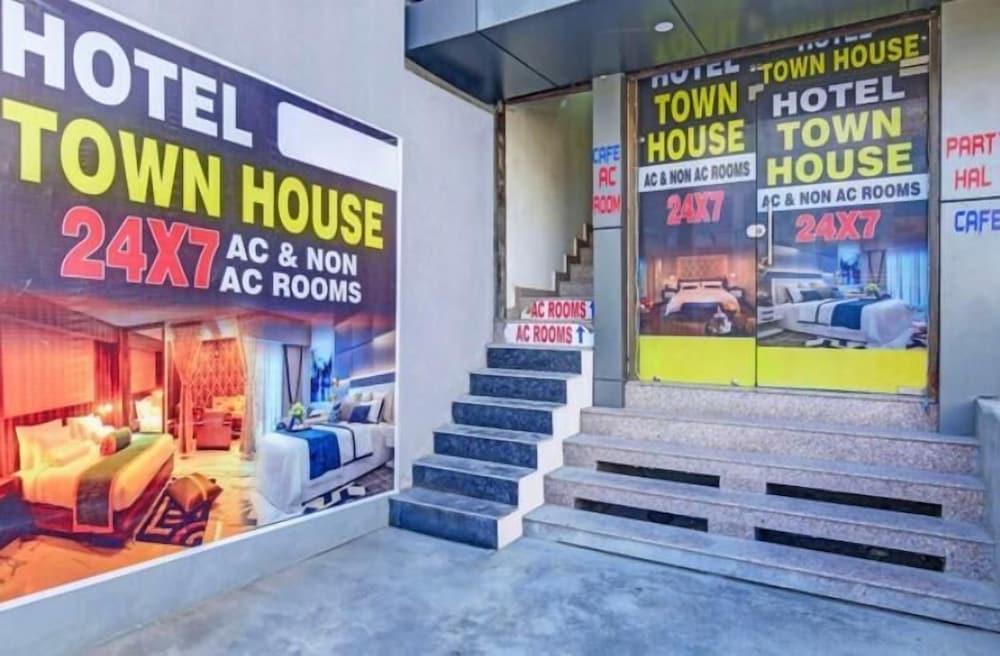 Town house cafe and hotel
