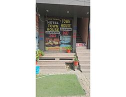 Town house cafe and hotel