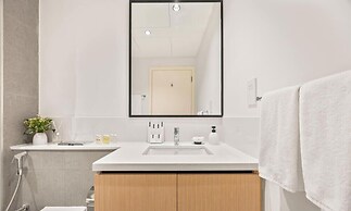 Alluring Parisian 1Br in Burj Crown