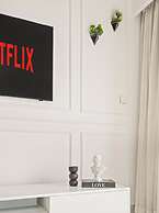 Alluring Parisian 1Br in Burj Crown