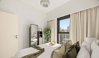 Alluring Parisian 1Br in Burj Crown