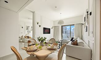 Alluring Parisian 1Br in Burj Crown