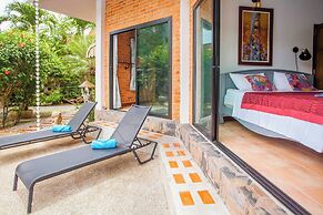 Villa With Private Pool and Mountain Views