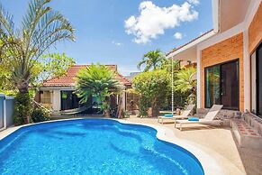 Villa With Private Pool and Mountain Views