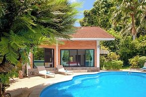 Villa With Private Pool and Mountain Views