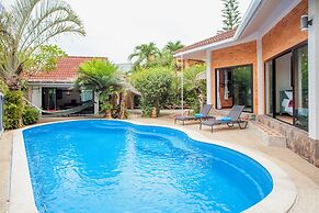 Villa With Private Pool and Mountain Views