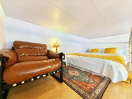Shanghai Hills & Aromahome Terrace Loft